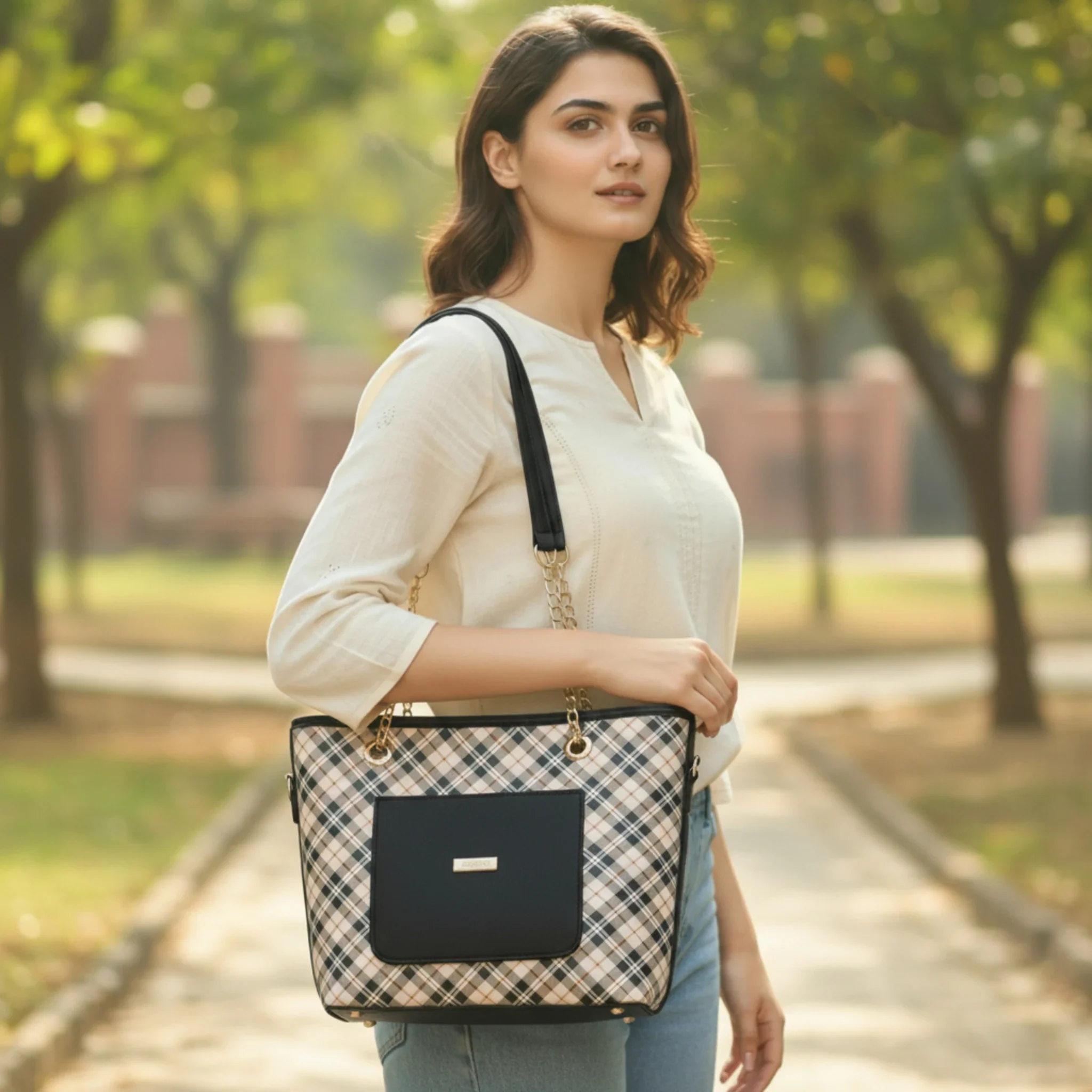 ladies shoulder bag - Image 2