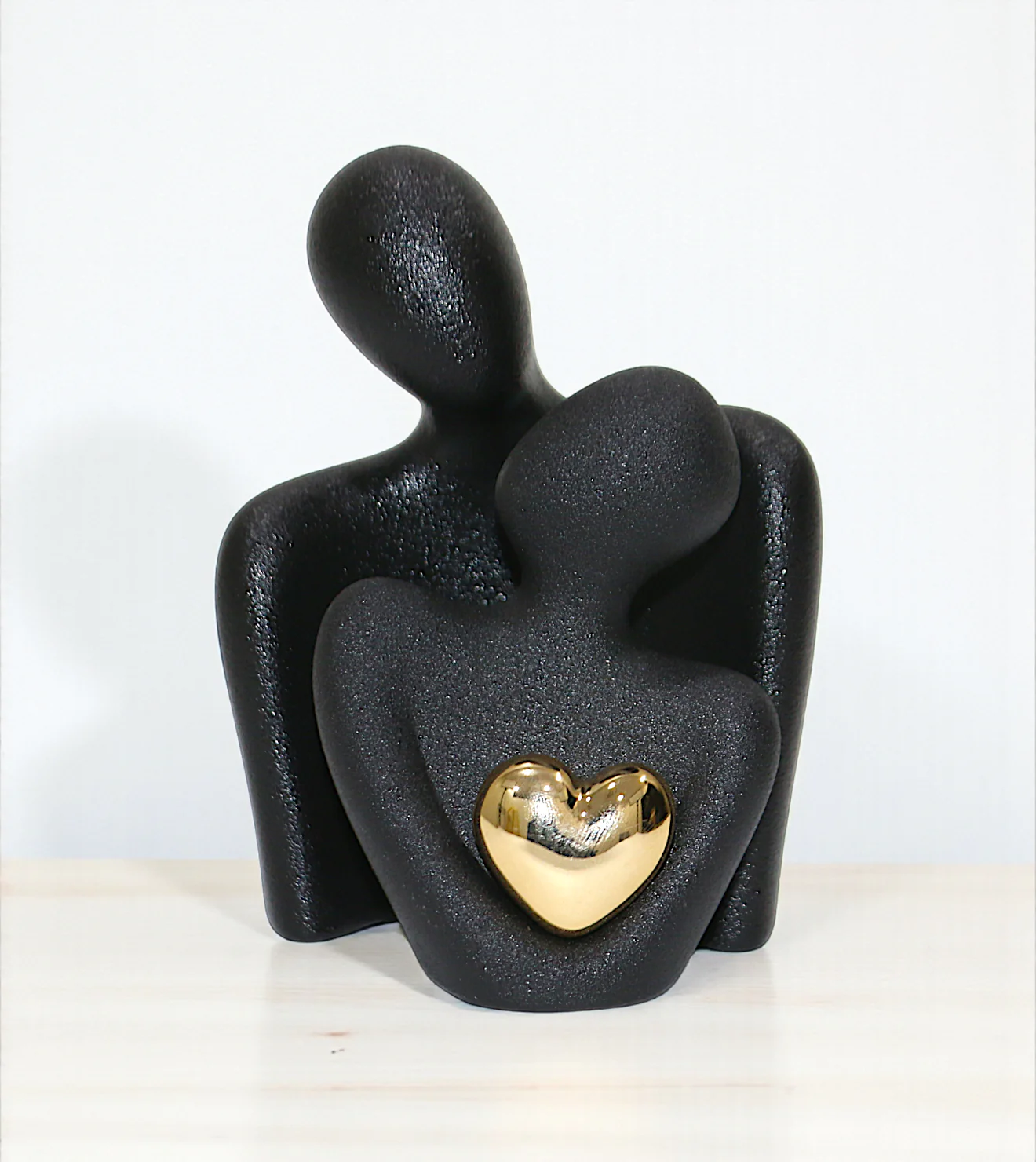 statue couple & golden heart black china "5x3.5"